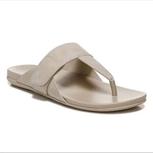 NATURALIZER Genn Twirl Beige Flip Flop Sandals in Porcelain